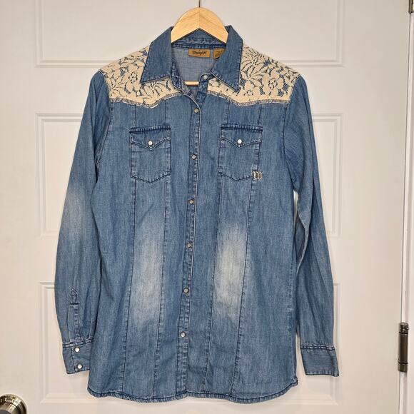 Wrangler Women’s Western Denim Shirt Lace Yoke Pearl Snap Medium - Picture 1 of 11